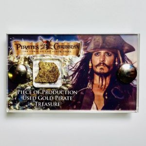 pirates-of-the-caribbean-curse-of-the-black-pearl-production-used-gold-pirate-treasure-mini-display