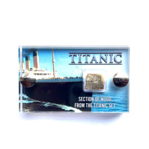 titanic-1997-section-of-wood-from-the-titanic-set-mini-display